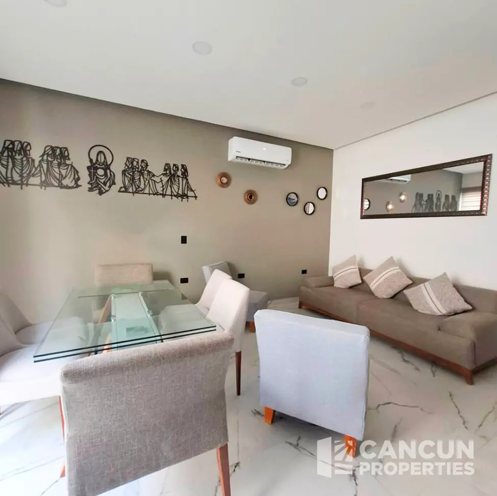 Living and dining room inside a house for sale in Río Residencial Cancun